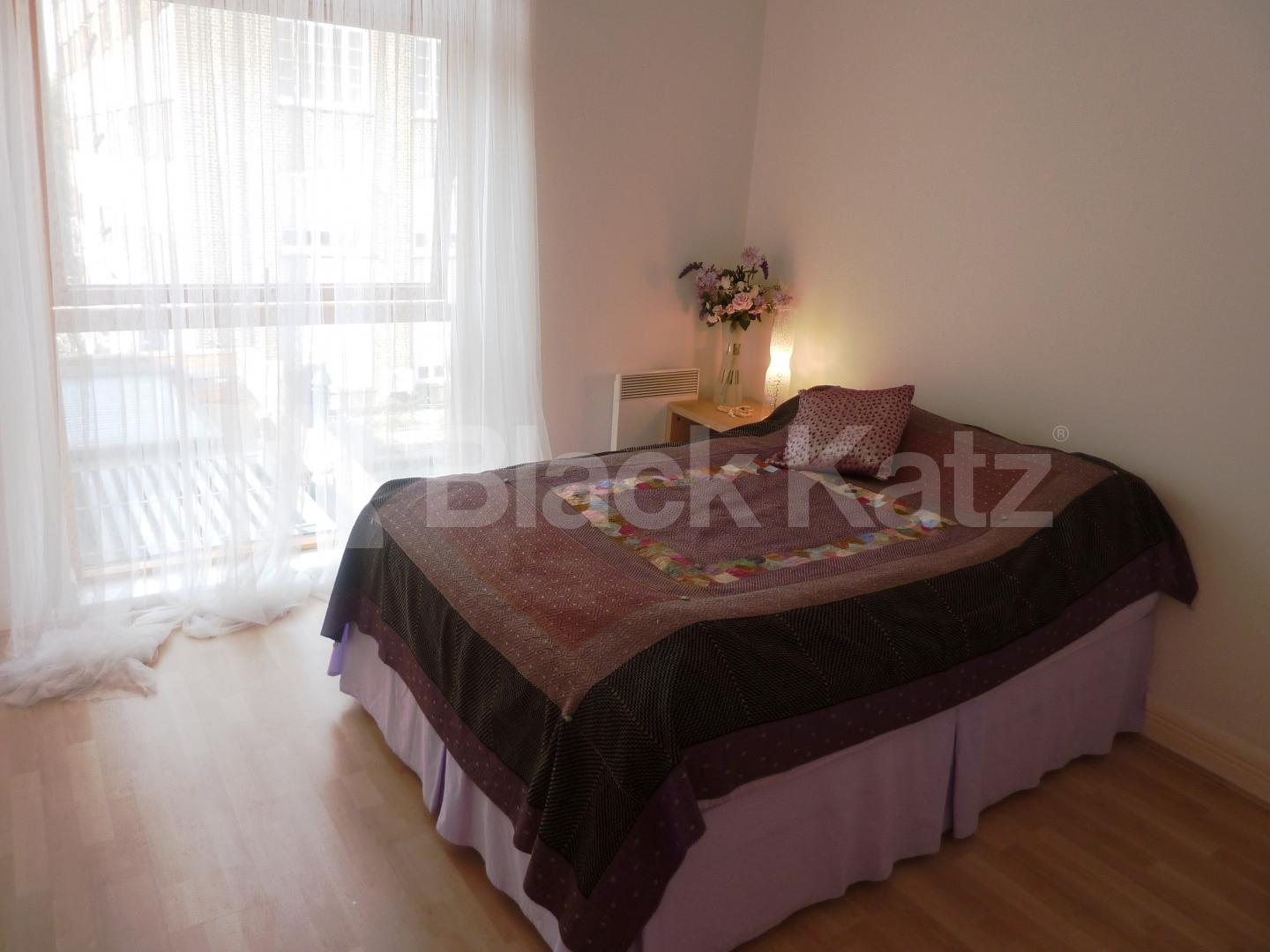 			IN THE HEART OF CAMDEN!, 1 Bedroom, 1 bath, 1 reception Flat			 Chalk Farm Road, CHALK FARM